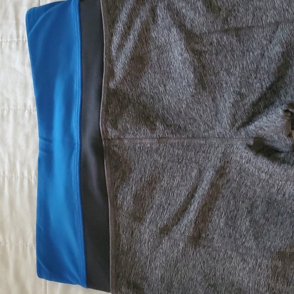 Lululemon Blue/Gray Cropped Leggings - Picture 2 of 7